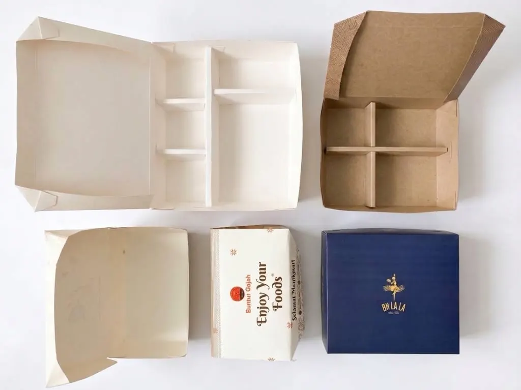 Paper lunch boxes in white, kraft and navy, open and closed